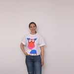 Nazli wearing the Shmoof T-shirt, full length